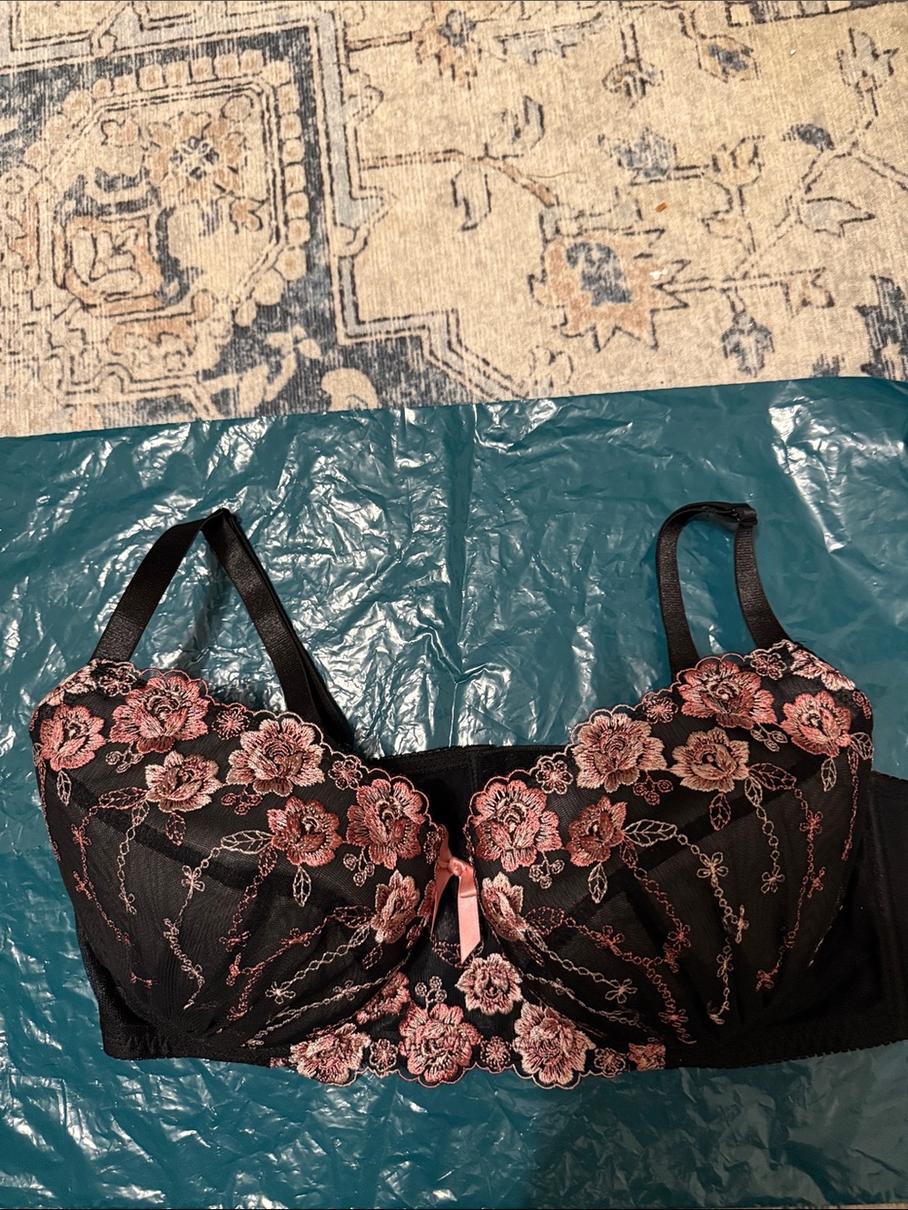 Embroidered Black Lace Underwire Bra with Pink Floral Accents Sz 38G bow